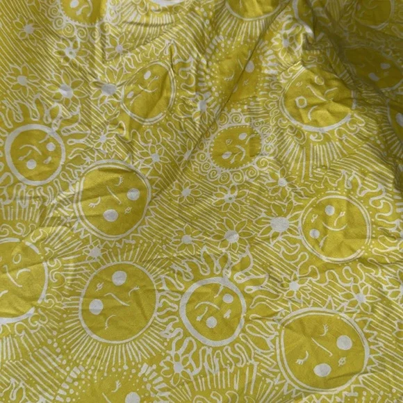 LILLY PULITZER Twin Comforter in Cheek to Cheek Floral Pattern with 1 Sham - Picture 5 of 6